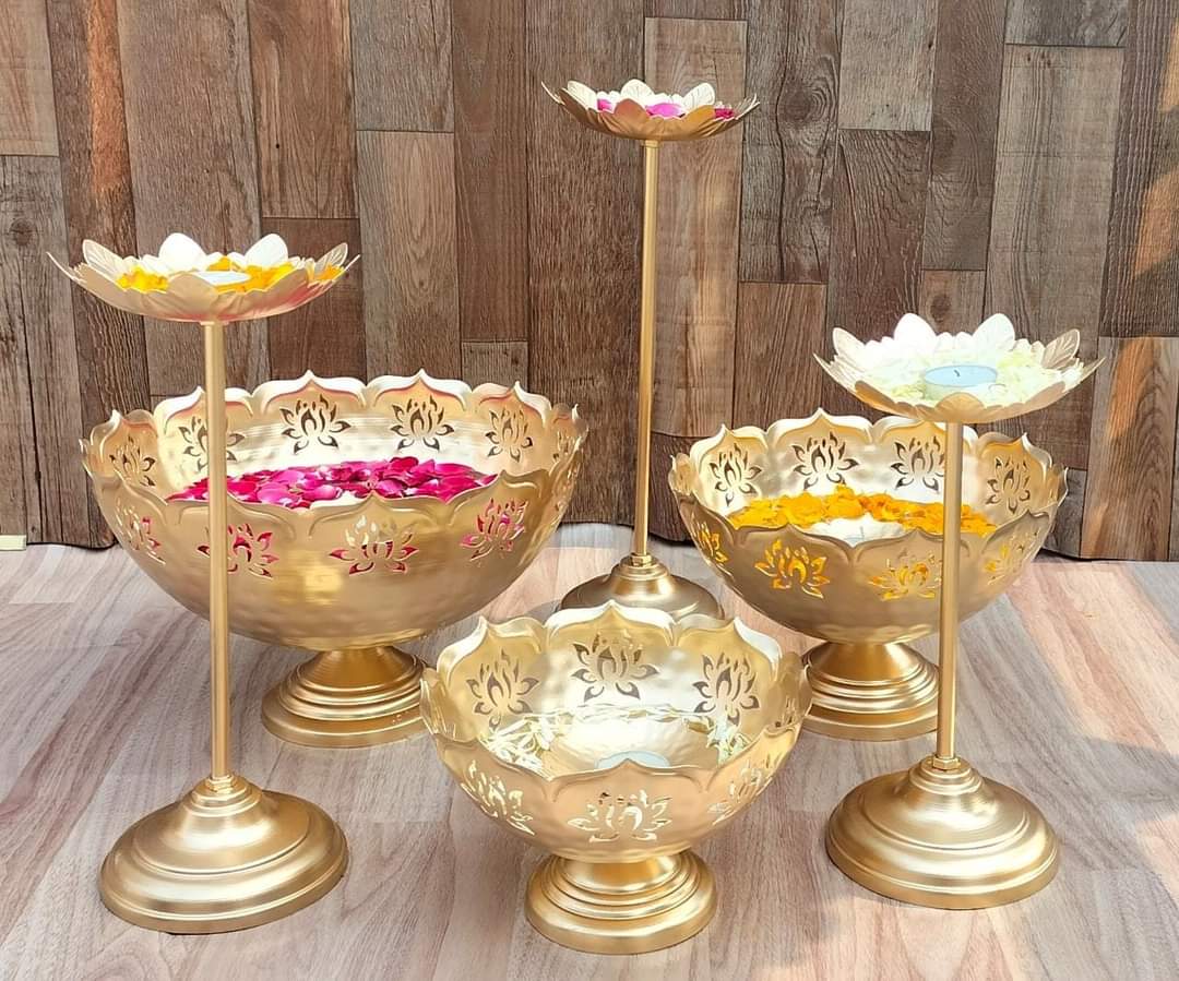 Lotus Cut Taj Urli set